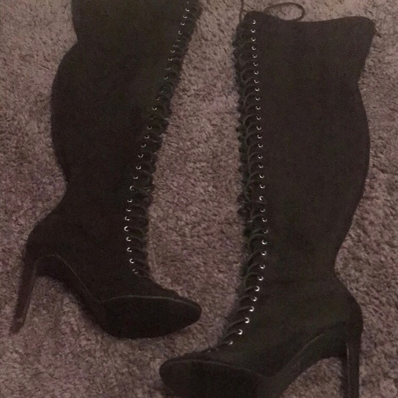Black knee high boots - Picture 2 of 3